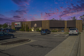 102-132 N Leroy St, Fenton, MI à louer Photo de l’immeuble– Image 1 sur 24