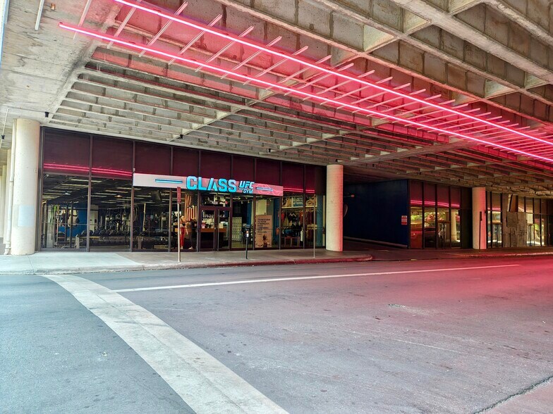 500 Throckmorton St, Fort Worth, TX à louer - Photo de l’immeuble – Image 2 sur 4