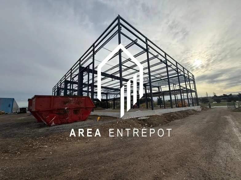 Local d'activités dans Marignane à vendre - Photo de l’immeuble – Image 1 sur 4