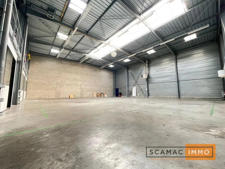 Local d’activités dans Chilly-Mazarin à louer - Photo de l’immeuble – Image 2 sur 13