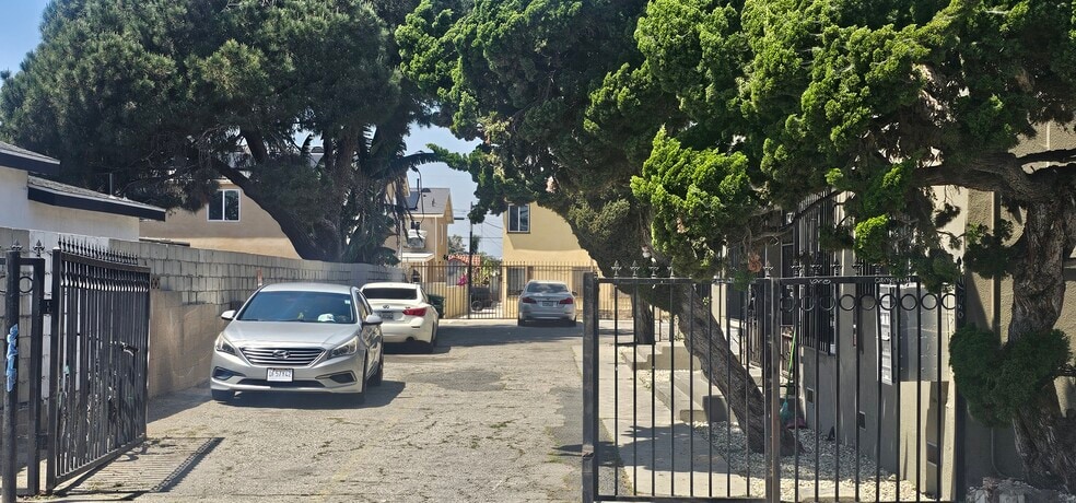 1115 W 111th St, Los Angeles, CA à vendre - Photo de l’immeuble – Image 2 sur 4