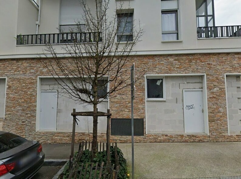 Local commercial dans Poissy à louer - Photo de l’immeuble – Image 2 sur 10