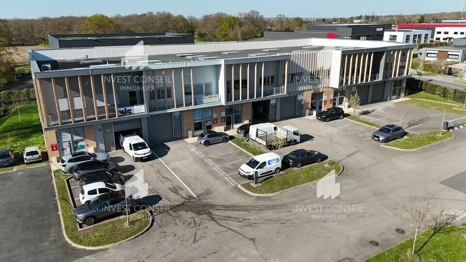 Local d’activités dans Frépillon à louer Photo principale– Image 1 sur 10