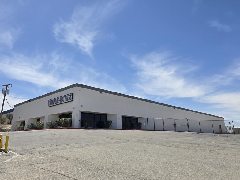 11330 James Watt Dr, El Paso, TX à louer - Photo de l’immeuble – Image 3 sur 20
