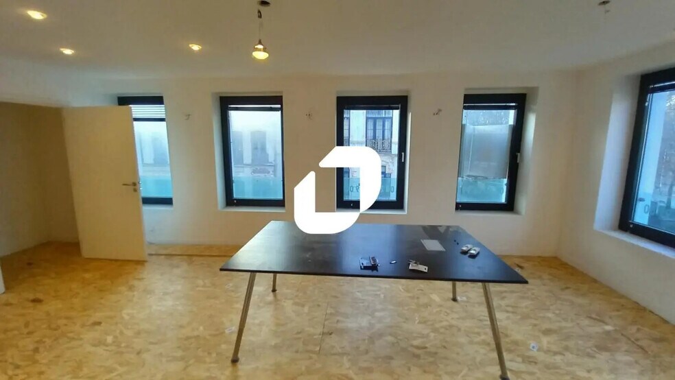 Bureau dans Roubaix à louer - Photo de l’immeuble – Image 2 sur 10