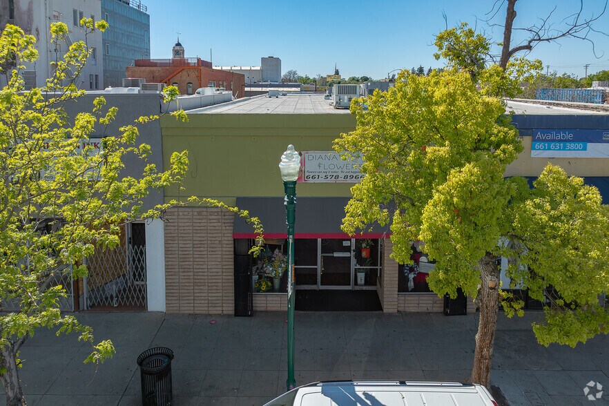 2025 Chester Ave, Bakersfield, CA à louer - Photo de l’immeuble – Image 3 sur 22