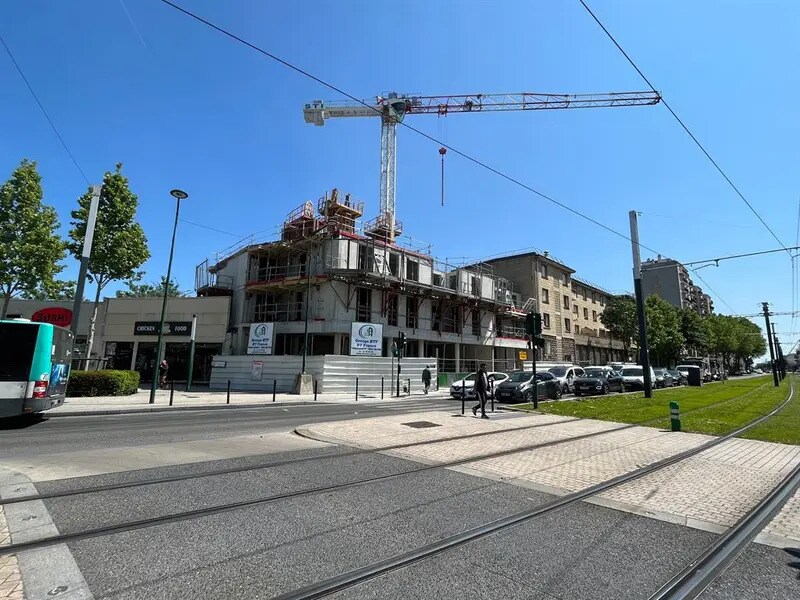Local commercial dans Épinay-sur-Seine à louer Photo de la construction– Image 1 sur 4