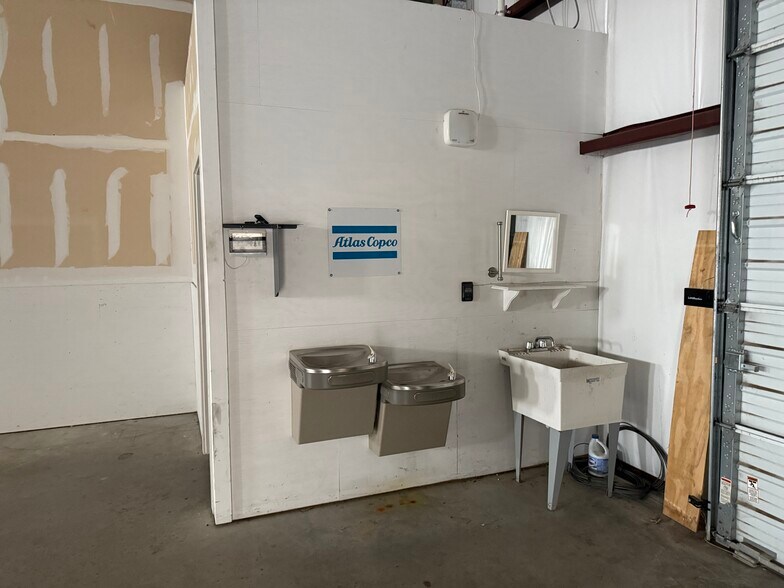 3943 S Interstate 35, New Braunfels, TX à louer - Photo de l’immeuble – Image 2 sur 27