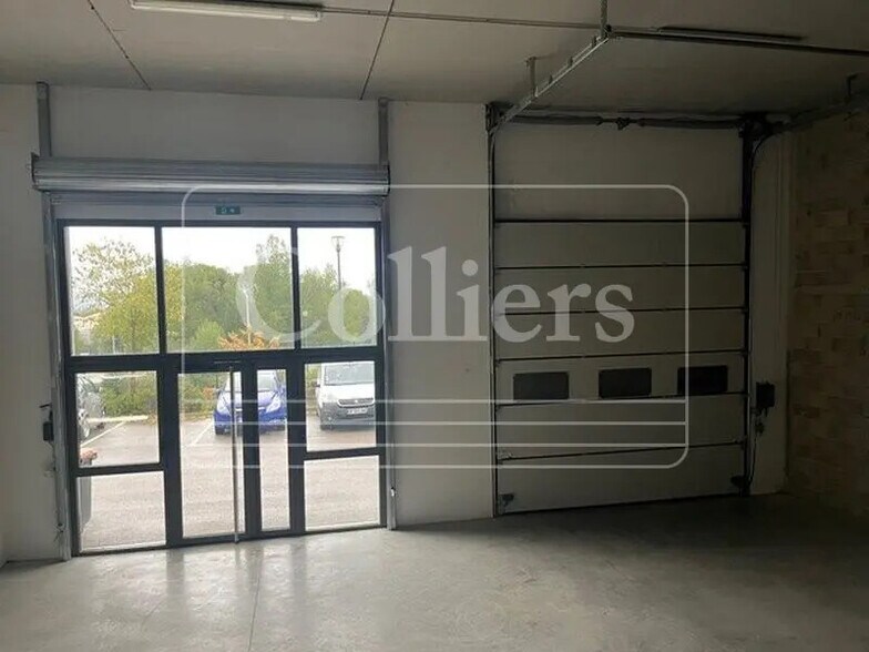 Local d’activités dans La Ciotat à louer - Photo intérieure – Image 2 sur 6