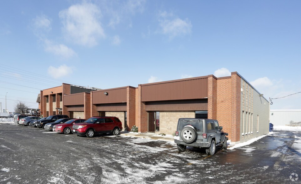 210 Sheldon Dr, Cambridge, ON à louer - Photo de l’immeuble – Image 3 sur 9