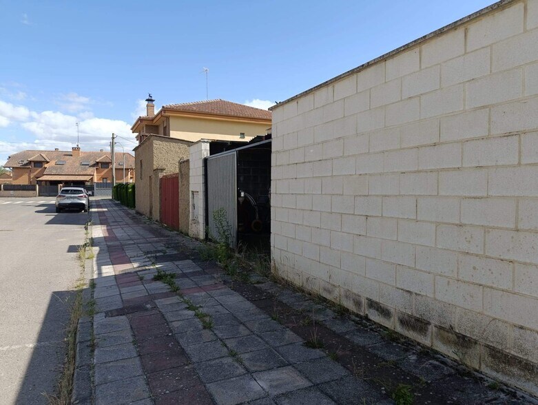 Terrain dans REAL à vendre - Photo de l’immeuble – Image 1 sur 16