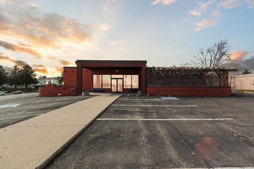 5264 Verona Rd, Fitchburg, WI à vendre - Photo de l’immeuble – Image 3 sur 30