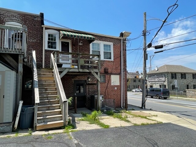 623 W Lancaster Ave, Wayne, PA à vendre - Photo de l’immeuble – Image 2 sur 5