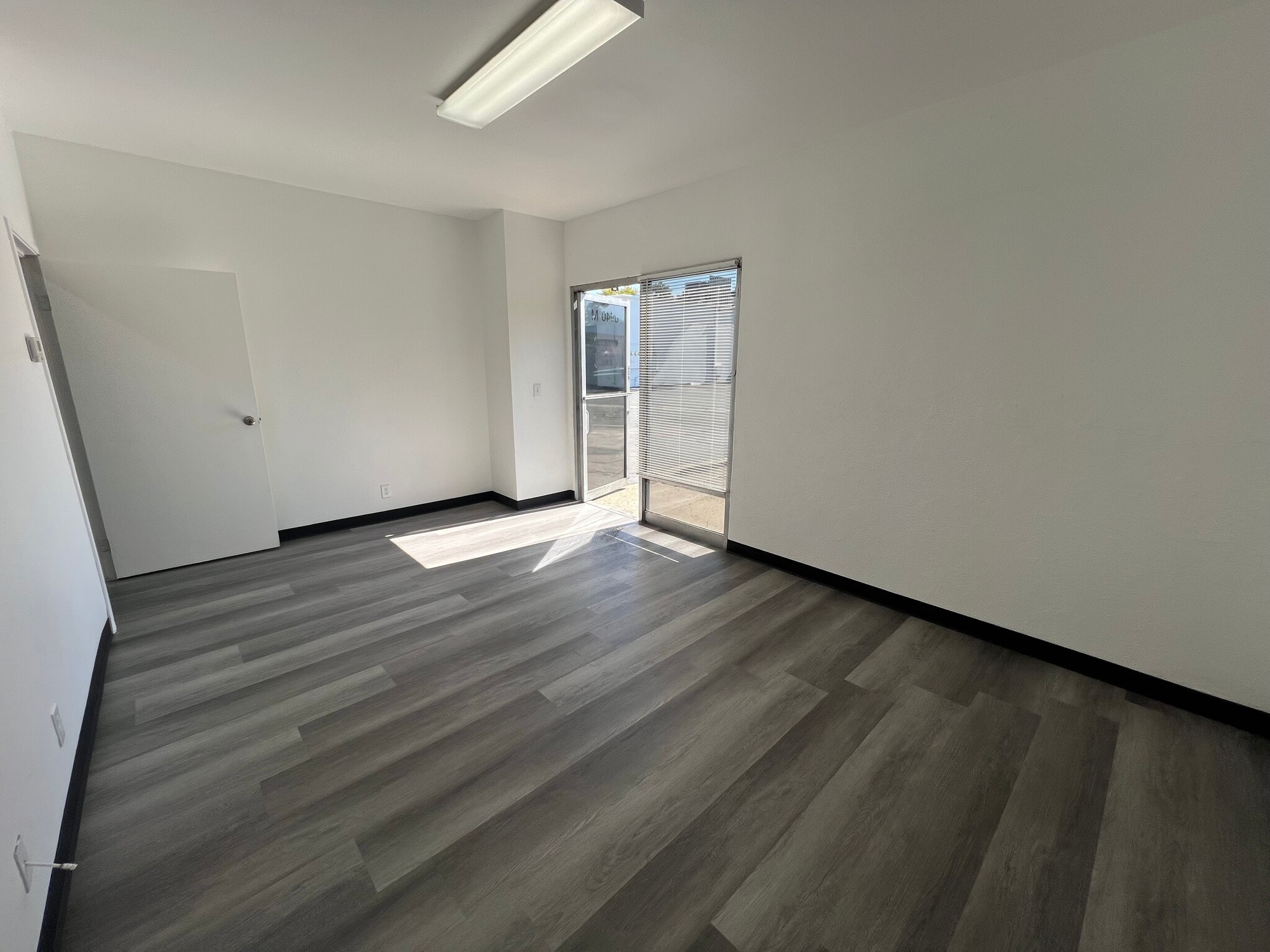 8980 Benson Ave, Montclair, CA à louer Photo intérieure– Image 1 sur 2
