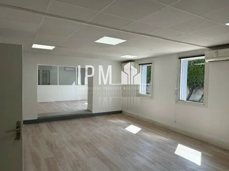 815 Rue André Ampère, Aix-en-Provence à louer - Photo de l’immeuble – Image 3 sur 5