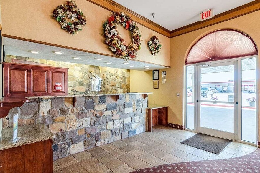 1420 W 3rd St, Alliance, NE à vendre - Hall d’entrée – Image 3 sur 17