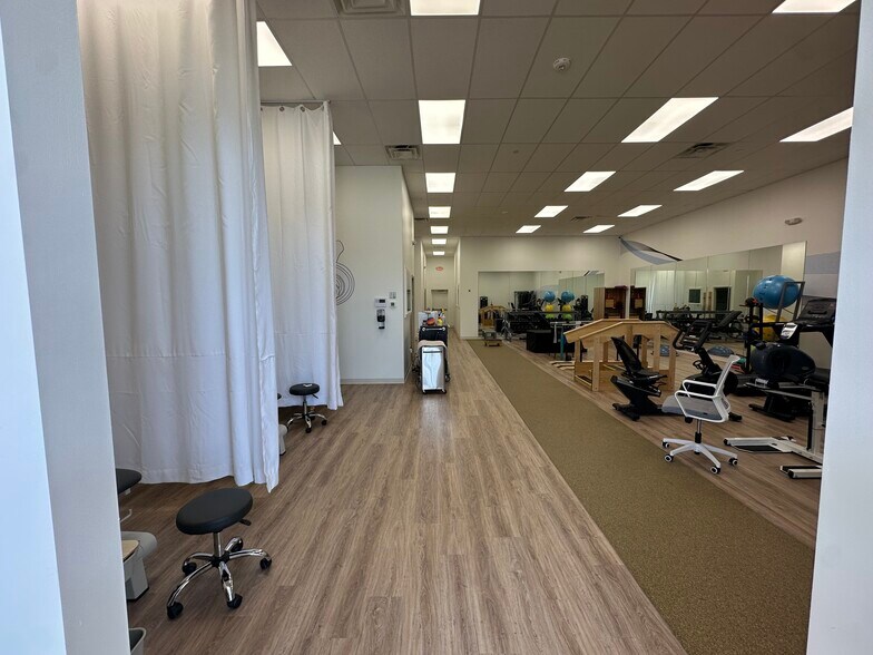 7910 W Grand Parkway S, Richmond, TX à louer - Photo de l’immeuble – Image 3 sur 36