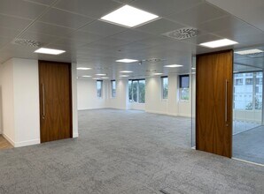 166 College Rd, Harrow à louer Photo intérieure– Image 2 sur 4