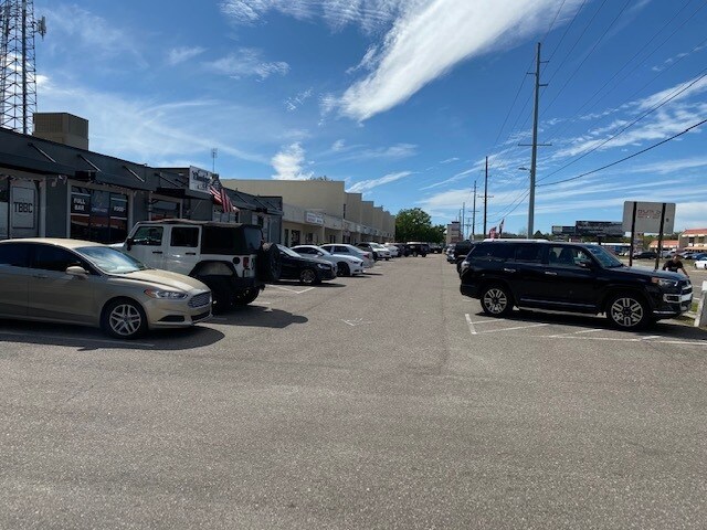 4030-4040 W Waters Ave, Tampa, FL à louer - Photo de l’immeuble – Image 3 sur 3