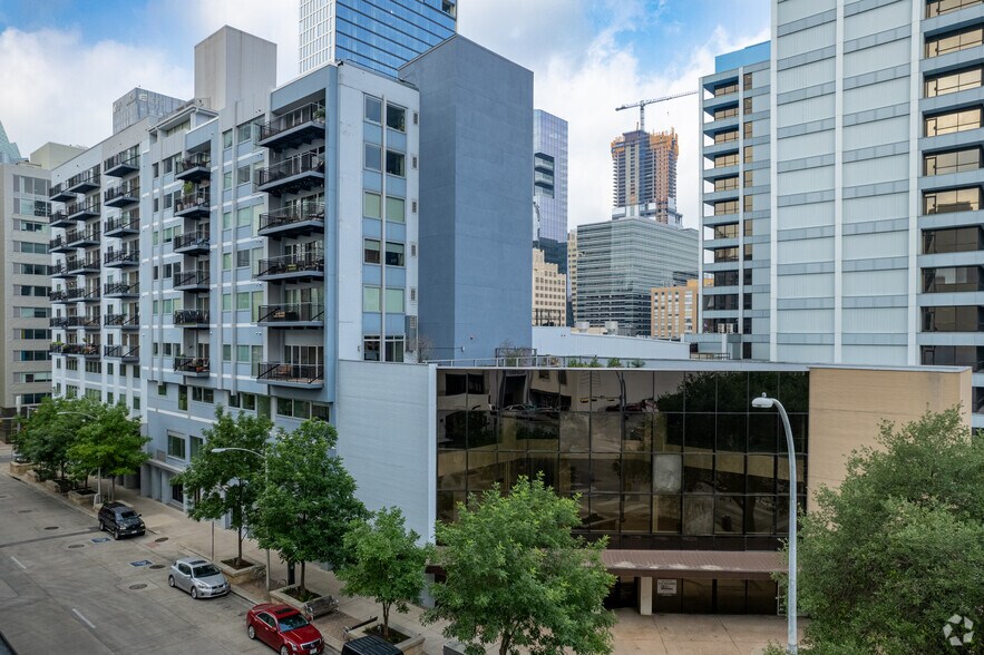 800 Brazos St, Austin, TX à louer - Photo de l’immeuble – Image 2 sur 5