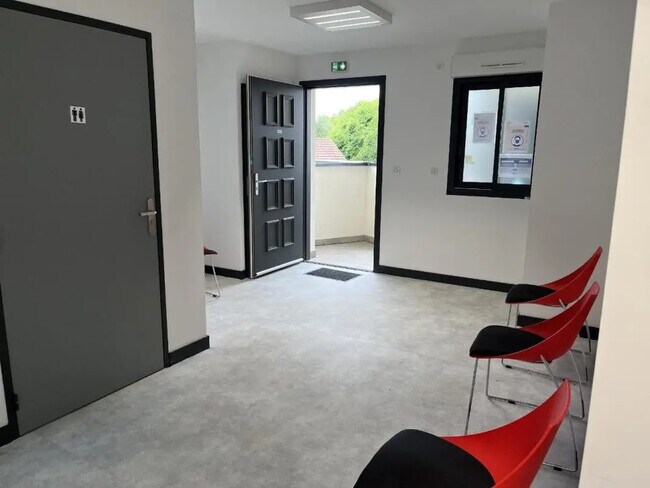 Plus de détails pour Local d'activités à louer