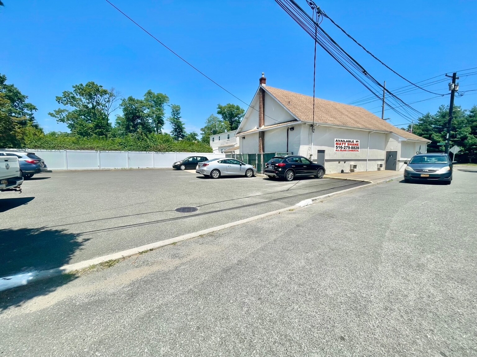 1298 Newbridge Rd, North Bellmore, NY à vendre Photo de l’immeuble– Image 1 sur 39