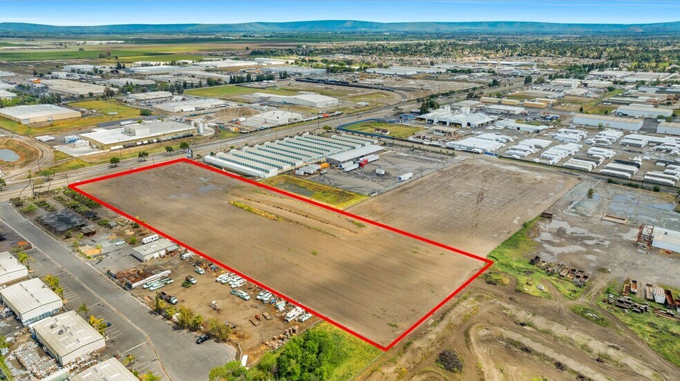 7939 Goshen ave, Visalia, CA à vendre - Photo de l’immeuble – Image 2 sur 6