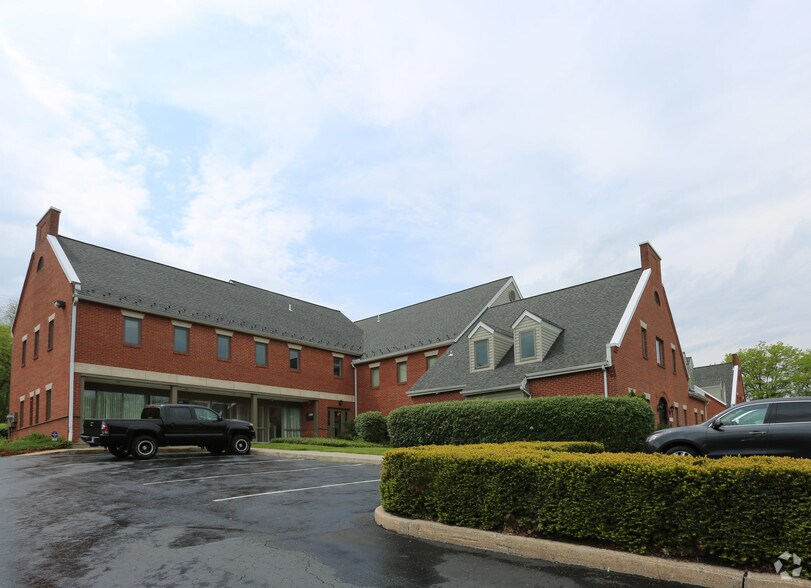 270 W Lancaster Ave, Malvern, PA à vendre - Photo de l’immeuble – Image 2 sur 3