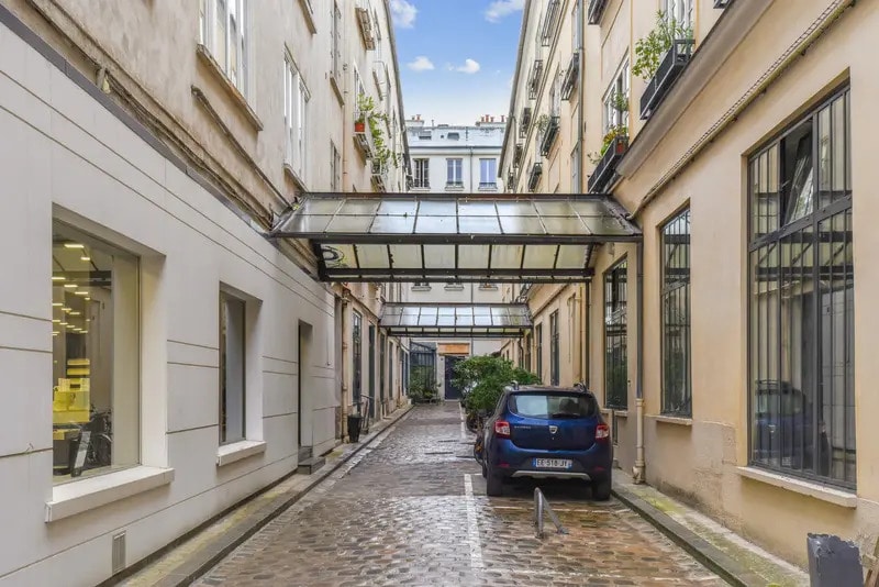 81 Rue Du Faubourg Saint-Antoine, Paris à louer - Photo de l’immeuble – Image 1 sur 14