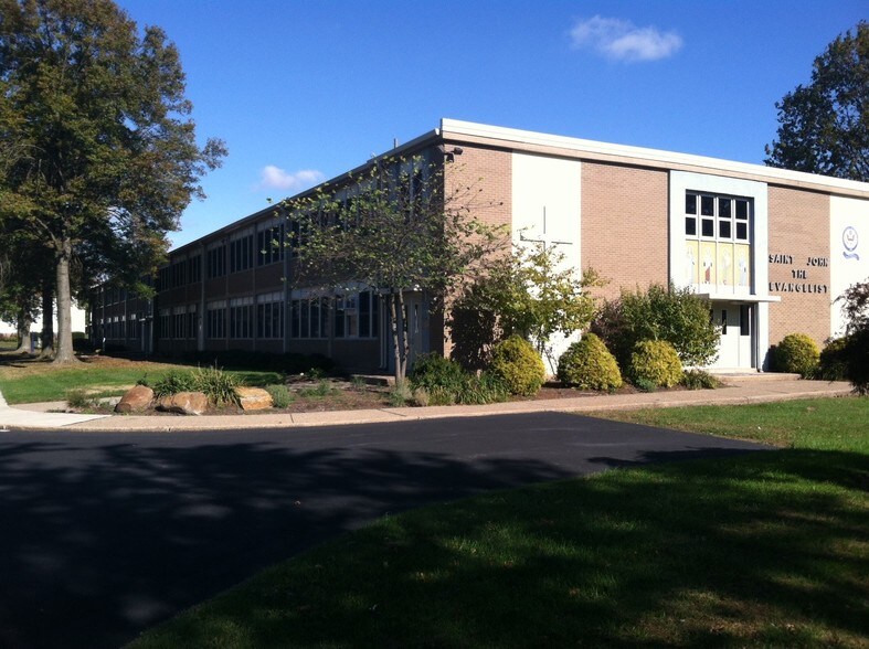 752 Big Oak Rd, Morrisville, PA à louer - Photo de l’immeuble – Image 1 sur 1