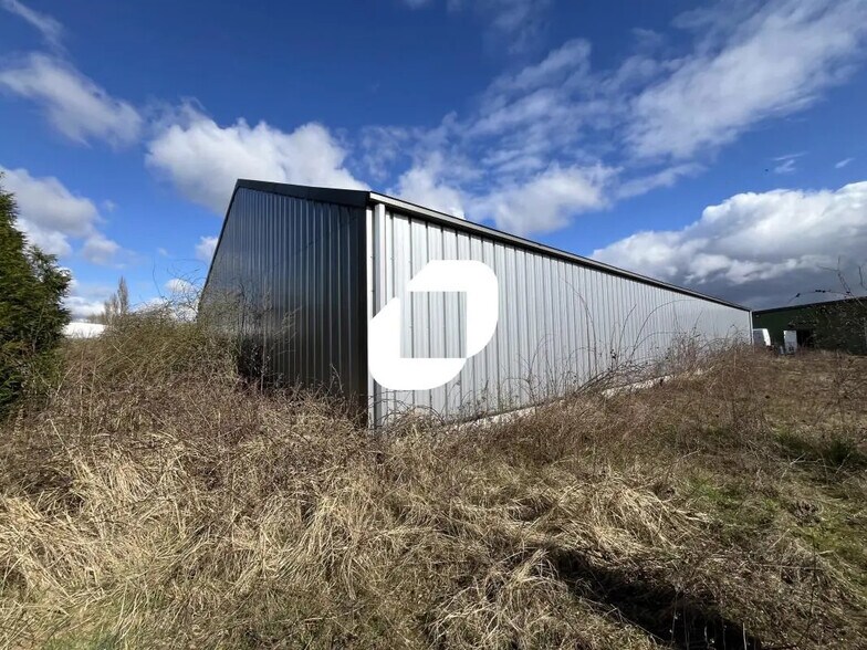 Local d'activités dans Bruay-la-Buissière à vendre - Photo de l’immeuble – Image 3 sur 9