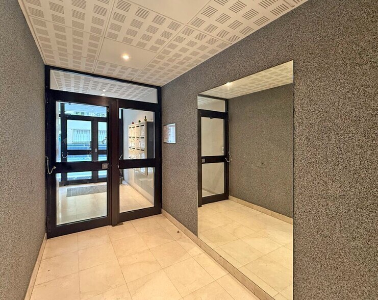 Bureau dans Paris à vendre - Photo de l’immeuble – Image 2 sur 17