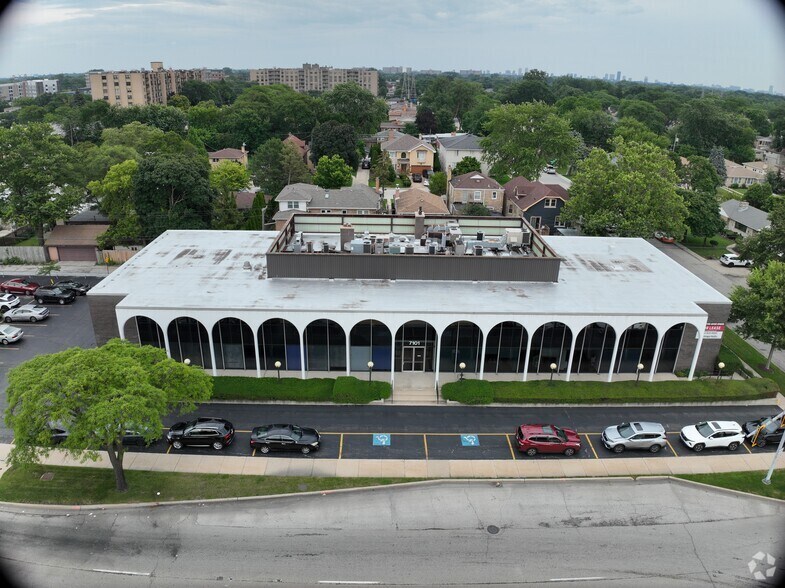7101 N Cicero Ave, Lincolnwood, IL à louer – Image 2 sur 15