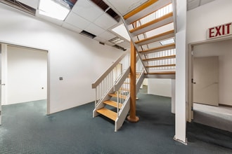 4008 Warren St, Elmhurst, NY à louer Photo intérieure– Image 2 sur 3