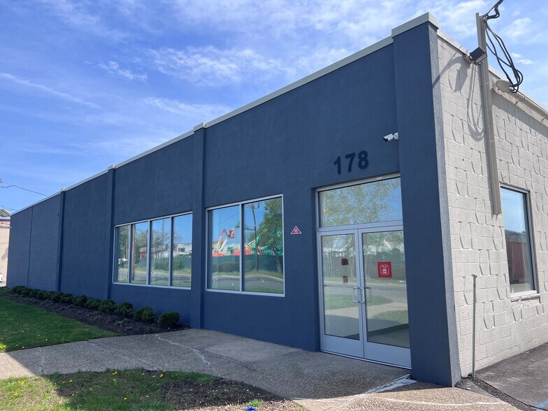 178 Commerce Rd, Carlstadt, NJ à vendre - Photo de l’immeuble – Image 2 sur 37