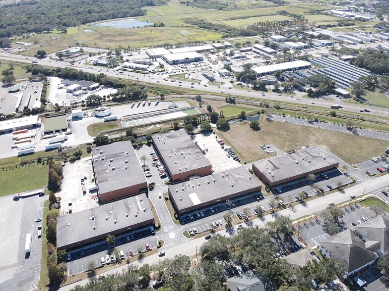 2335 Commerce Point Dr, Lakeland, FL à louer - Photo de l’immeuble – Image 2 sur 11