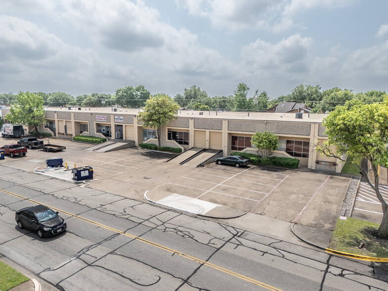 3109 Garden Brook Dr, Farmers Branch, TX à louer - Photo de l’immeuble – Image 1 sur 16