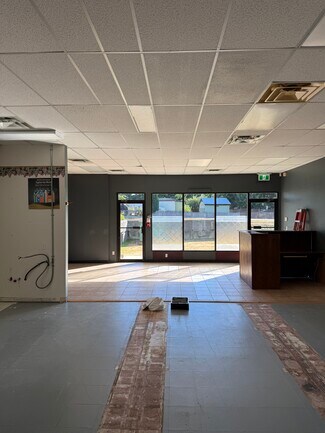 Plus de détails pour 2451 Collins, Nanoose Bay, BC - Local commercial à louer