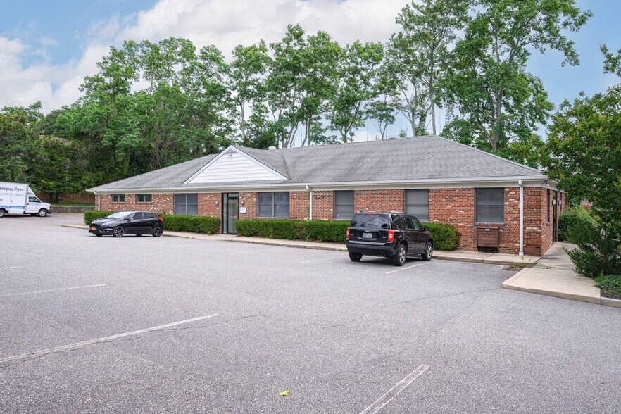 135 Windmill Ln, Southampton, NY à vendre - Photo de l’immeuble – Image 2 sur 29
