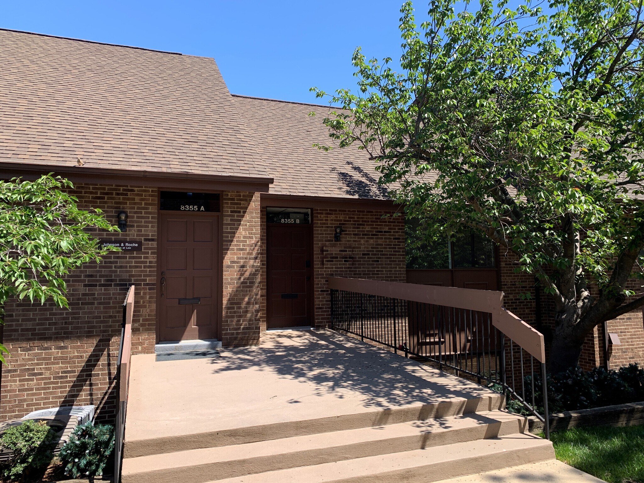 8351-8357 Greensboro Dr, McLean, VA à louer Photo de l’immeuble– Image 1 sur 4