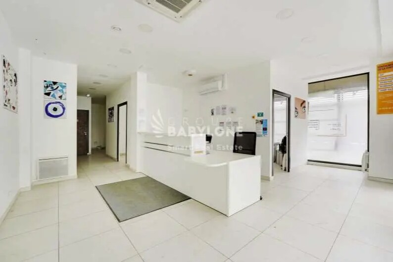 Local commercial dans Neuilly-sur-Seine à louer Photo intérieure– Image 1 sur 5