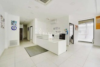Local commercial dans Neuilly-sur-Seine à louer Photo intérieure– Image 1 sur 5