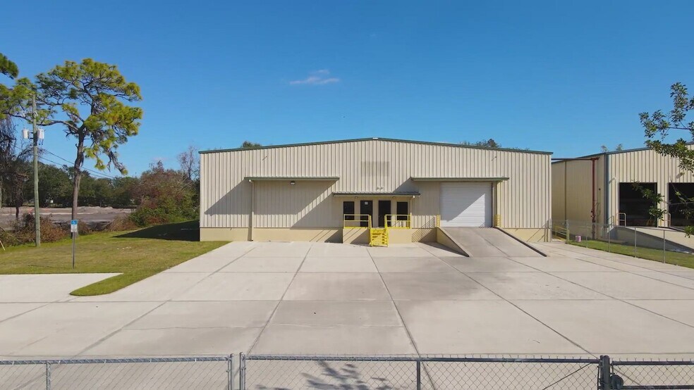 111 Industrial Blvd, Winter Haven, FL à louer - Vidéo sur l’annonce professionnelle – Image 2 sur 11