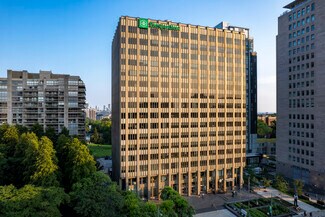 Plus de détails pour 95 St Clair Ave W, Toronto, ON - Bureau à louer