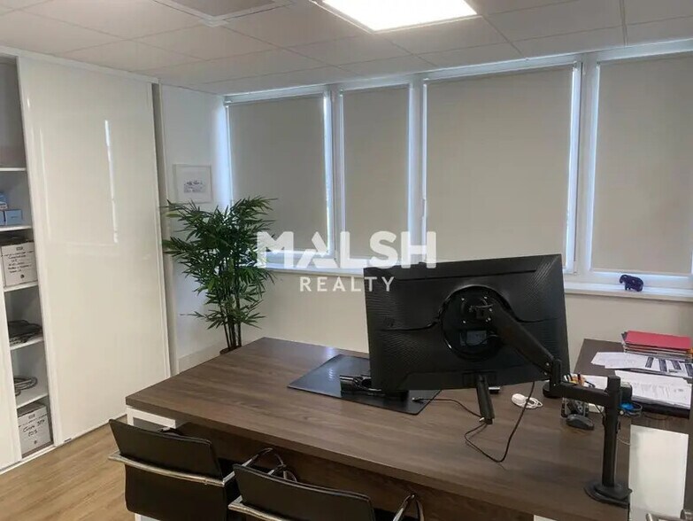 Bureau dans Beynost à louer - Photo intérieure – Image 2 sur 14