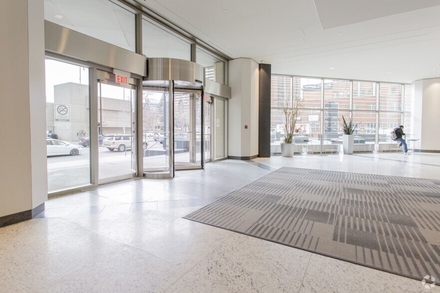 411 1st St SE, Calgary, AB à louer - Hall d’entrée – Image 3 sur 17