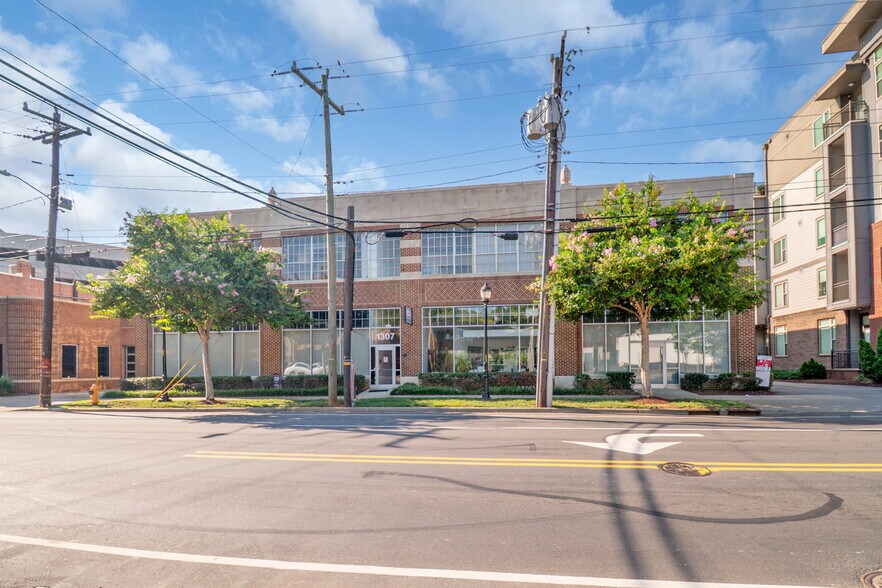 1307 W Morehead St, Charlotte, NC à louer - Photo de l’immeuble – Image 1 sur 1