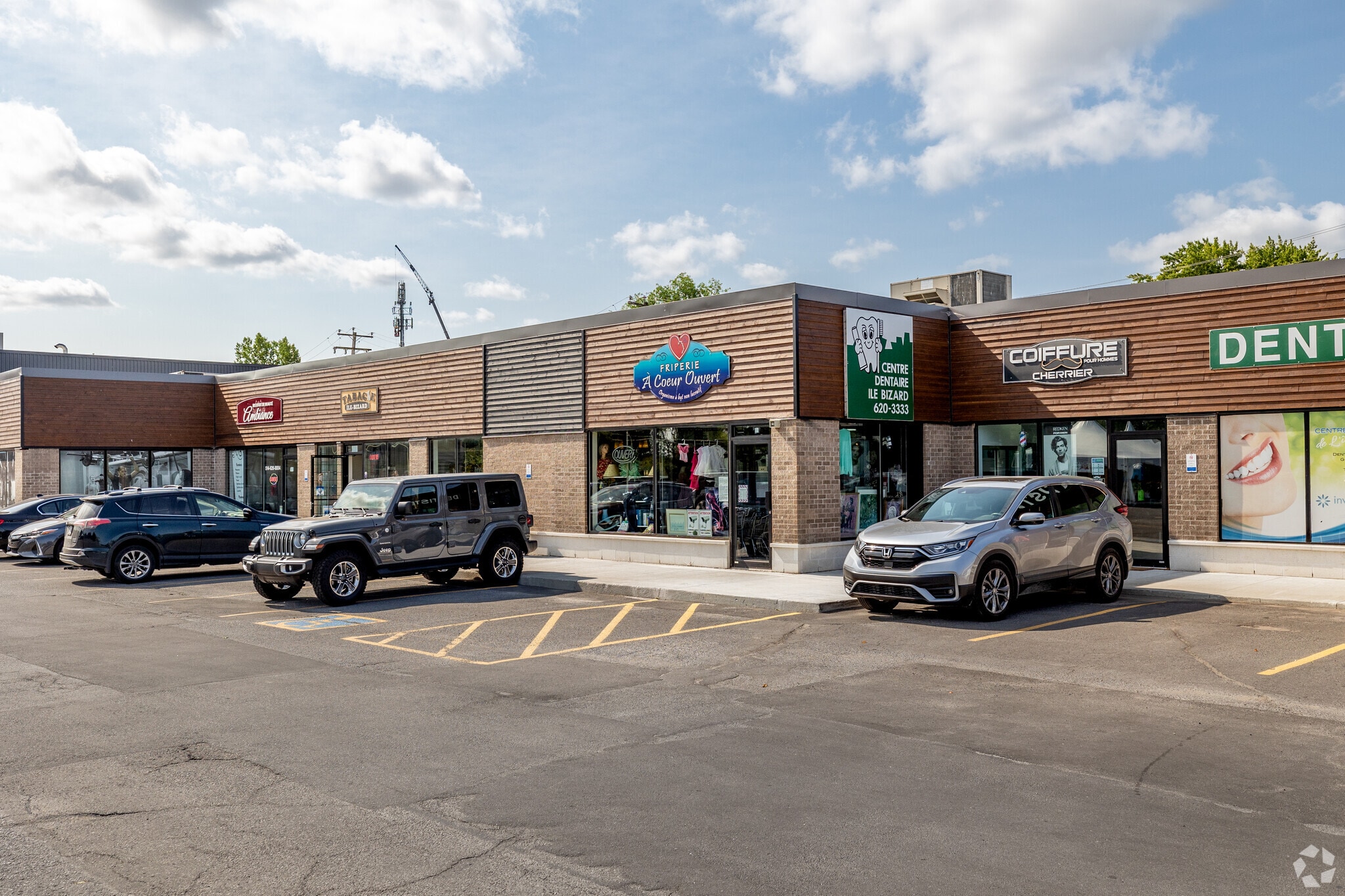 100-136 Boul Jacques-Bizard, Montréal, QC à louer Photo principale– Image 1 sur 6