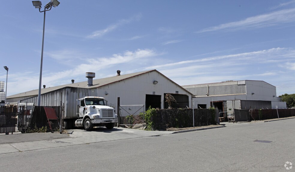 1730 Sabre St, Hayward, CA à louer - Photo de l’immeuble – Image 2 sur 23