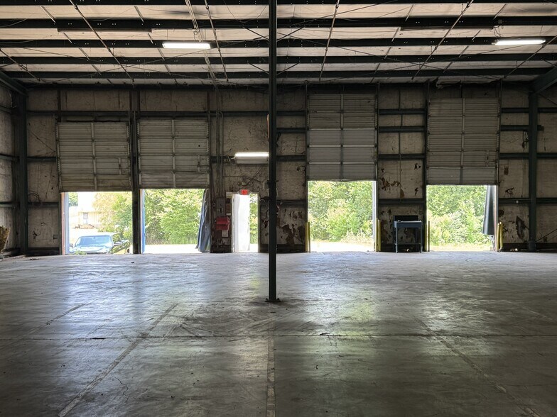 512 Matthews Dr, Canton, MS à louer - Photo de l’immeuble – Image 3 sur 8